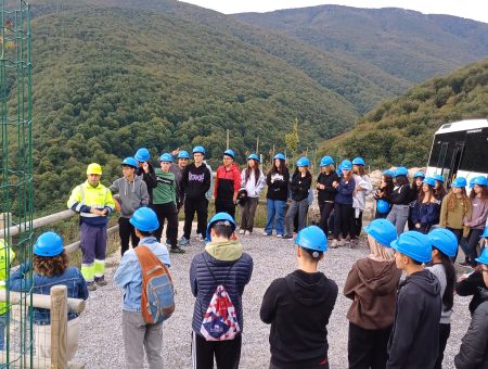 Magnesitas Navarras recibe a alumnos y alumnas del Instituto Plaza de la Cruz de Pamplona